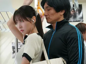 Công ty đồ bơi trên bờ vực phá sản, Anh xã để bà xã làm người mẫu cho công ty