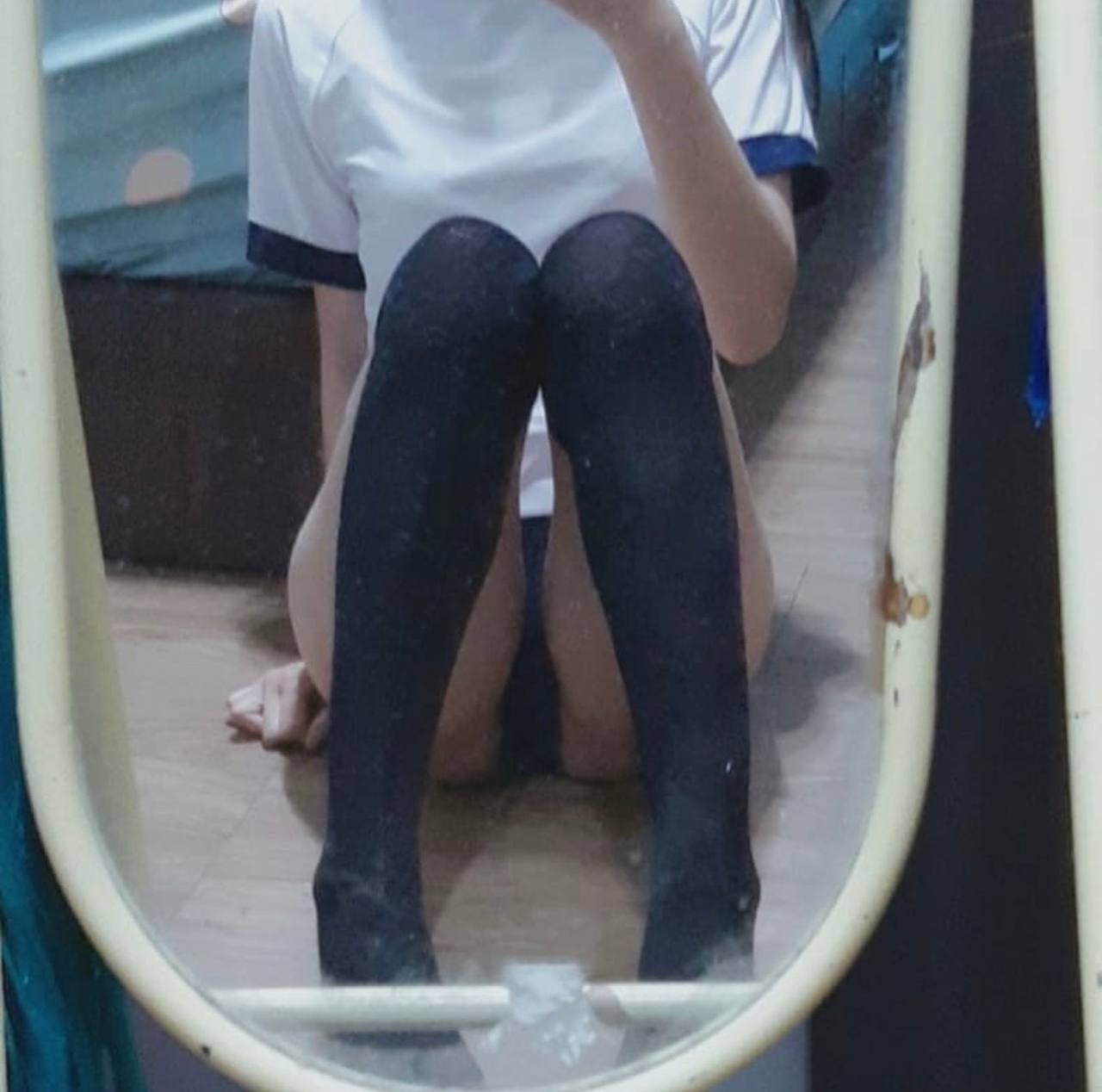 Cô nàng tóc vàng sướng tê lồn cùng cặc bự của tây đen