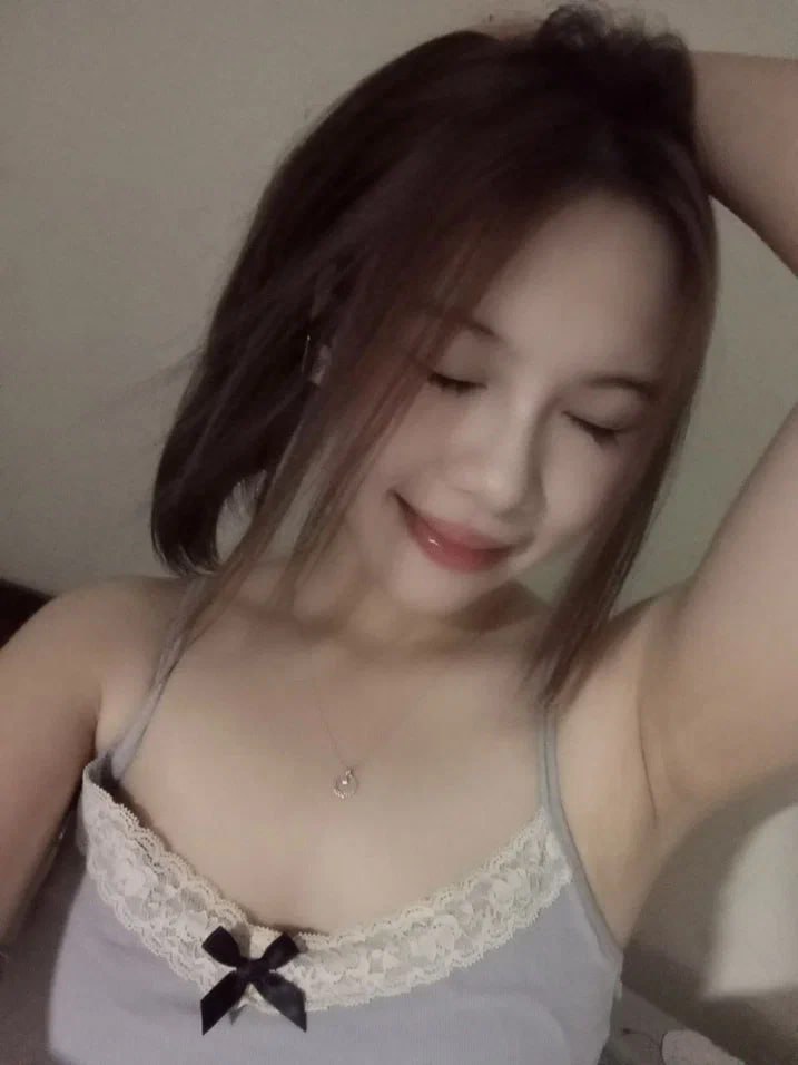 Cửa hàng quần áo luôn đông khách bởi vì cô chủ shop giỏi gạ phang khách nam