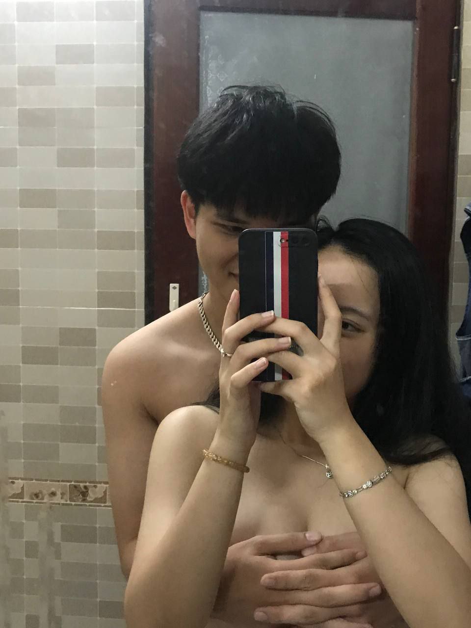 Mới chia tay người yêu chị gái nhờ tôi xoa lồn