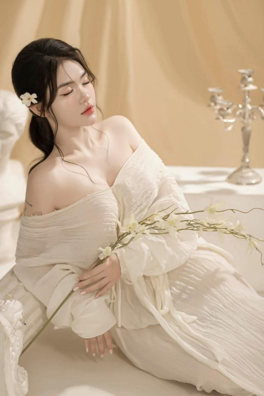 Trang phục bó sát lộ cặp vú bự động lòng người ~mei washio