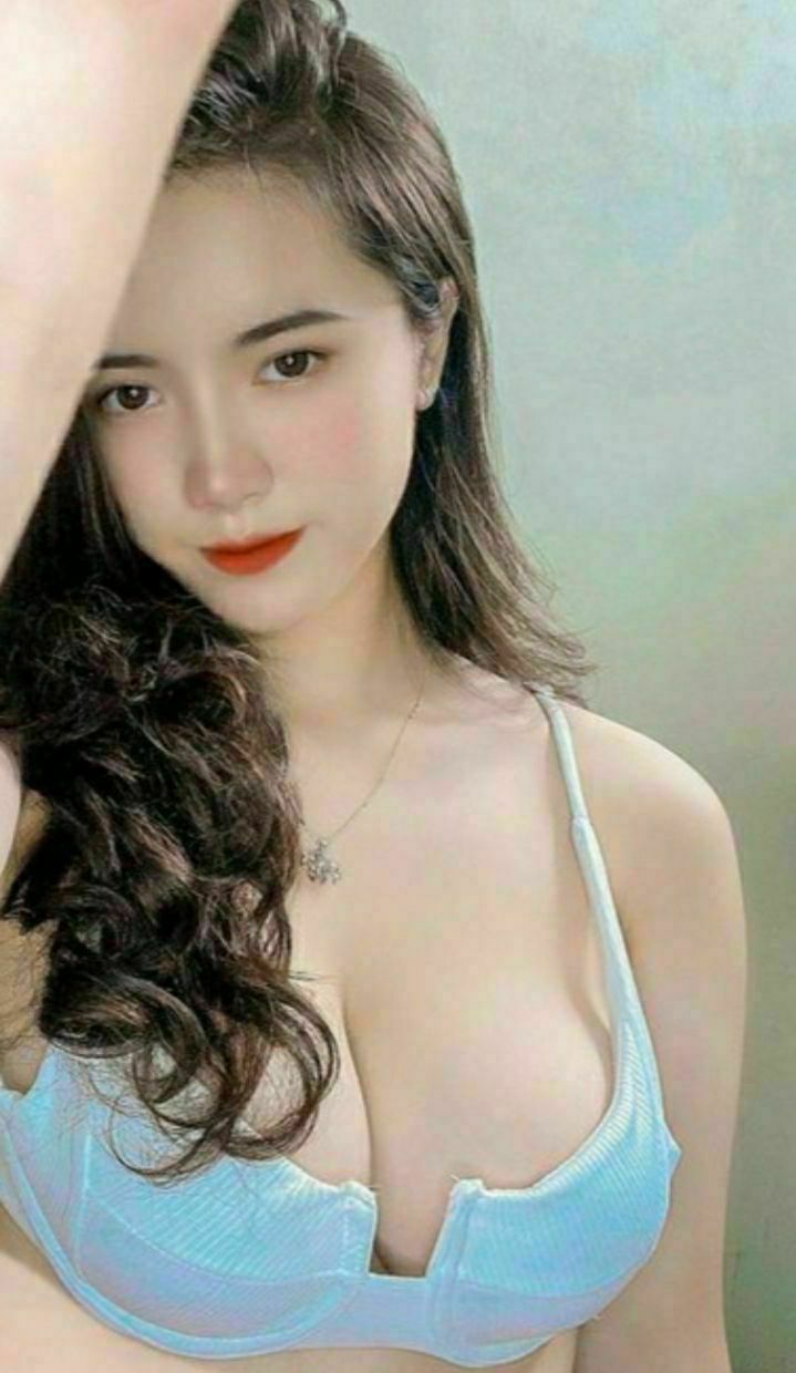Bất ngờ móc lồn khiến em sướng chảy nước